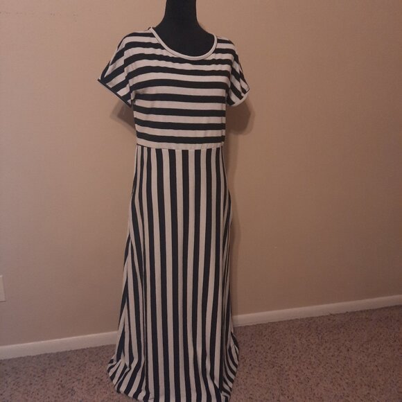 Black and White Striped Dress - XL - Picture 1 of 9